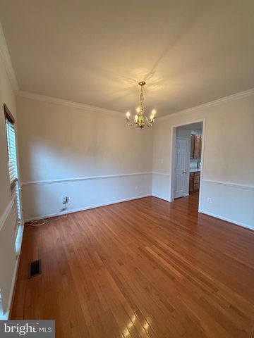1113 WALKER DR, Fredericksburg, VA 22401