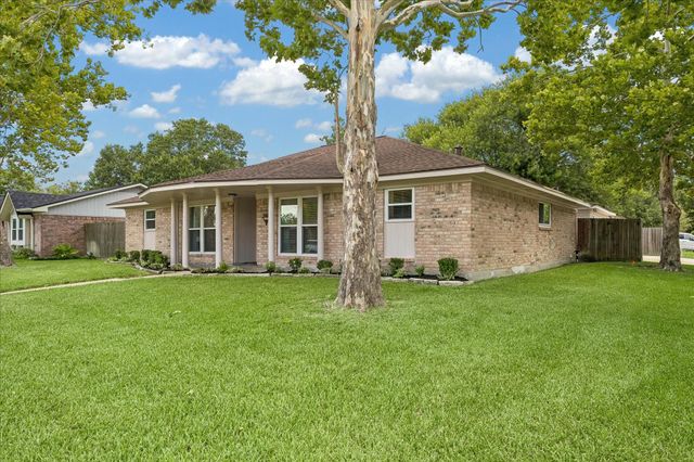 1801 Lazy Creek Lane, Pearland, TX 77581