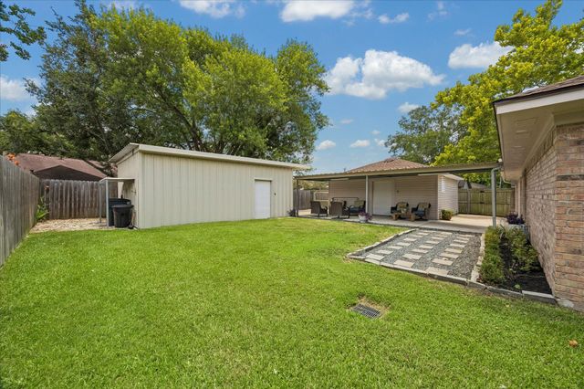 1801 Lazy Creek Lane, Pearland, TX 77581