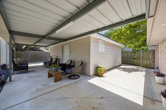 1801 Lazy Creek Lane, Pearland, TX 77581