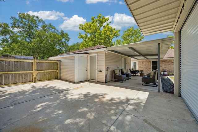 1801 Lazy Creek Lane, Pearland, TX 77581