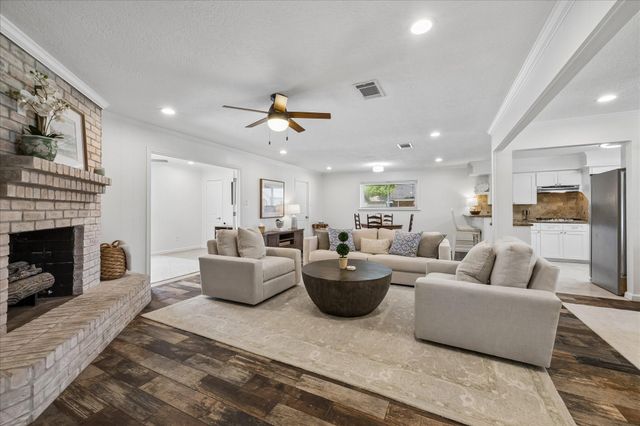 1801 Lazy Creek Lane, Pearland, TX 77581
