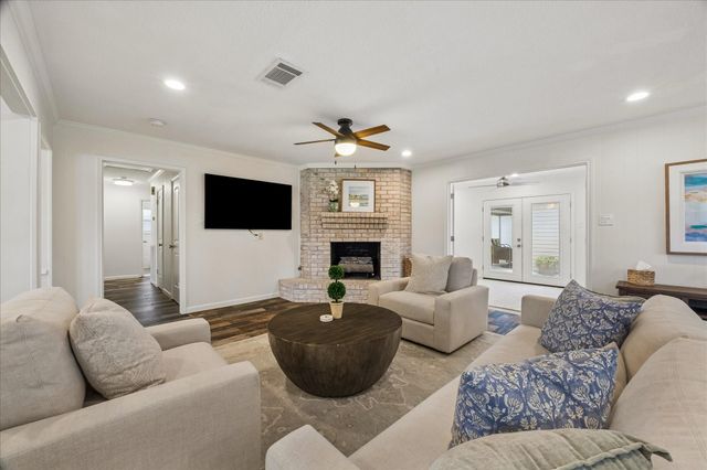 1801 Lazy Creek Lane, Pearland, TX 77581