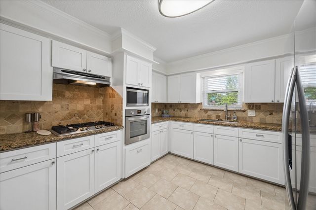 1801 Lazy Creek Lane, Pearland, TX 77581