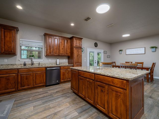 10517 CR 4101, Frankston, TX 75763