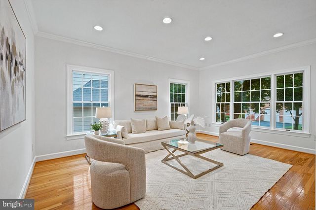 3009 WINDY KNOLL CT, Rockville, MD 20850