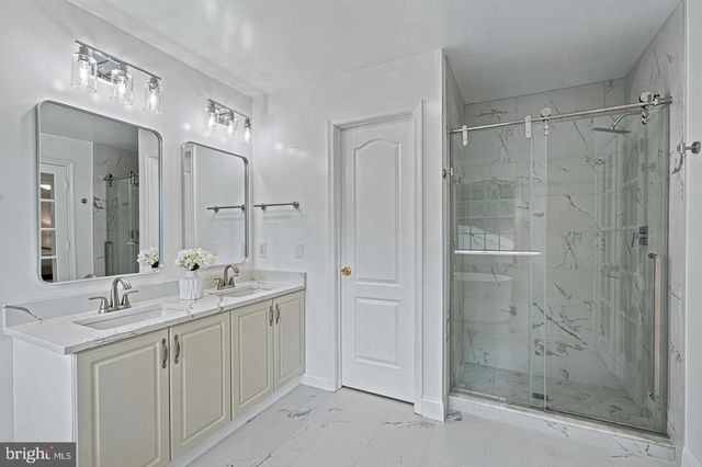 3009 WINDY KNOLL CT, Rockville, MD 20850
