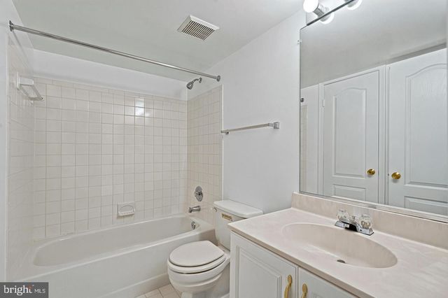3009 WINDY KNOLL CT, Rockville, MD 20850