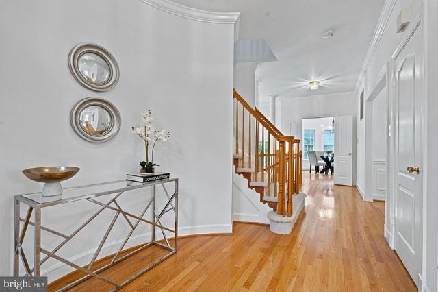 3009 WINDY KNOLL CT, Rockville, MD 20850