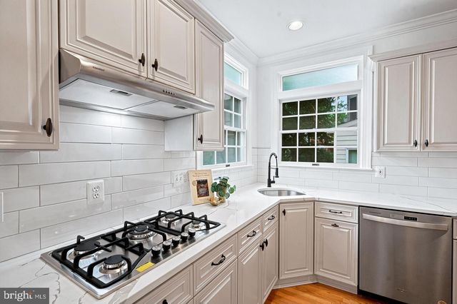 3009 WINDY KNOLL CT, Rockville, MD 20850