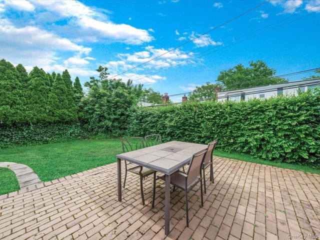 25 Lawrence Street, New Hyde Park, NY 11040