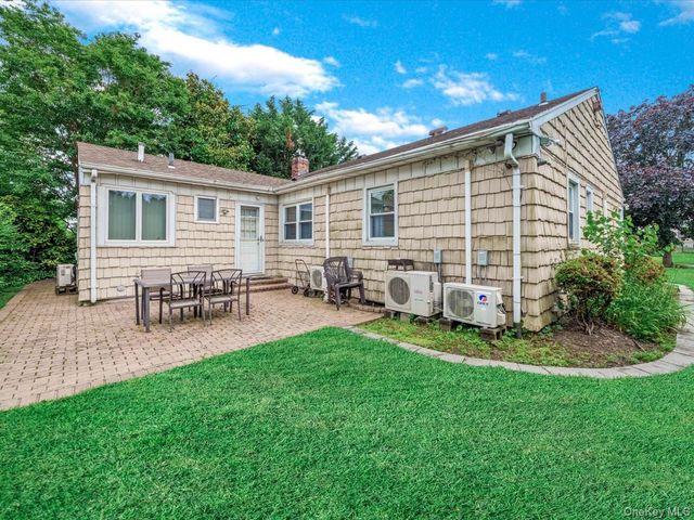 25 Lawrence Street, New Hyde Park, NY 11040