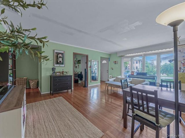 25 Lawrence Street, New Hyde Park, NY 11040