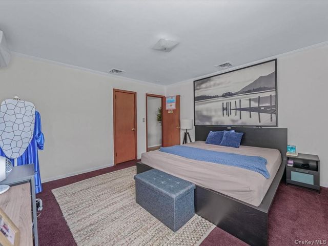 25 Lawrence Street, New Hyde Park, NY 11040