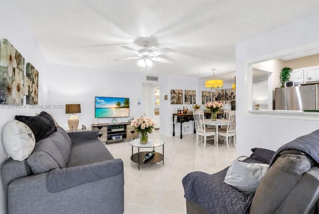 5300 Washington Street H137, Hollywood, FL 33021