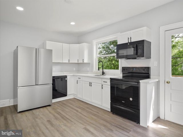 120 E SOUTH ST, Martinsburg, WV 25401