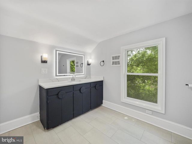 120 E SOUTH ST, Martinsburg, WV 25401