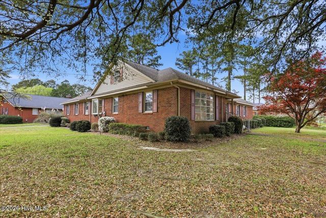 1600 Saint Andrews Place, Kinston, NC 28504