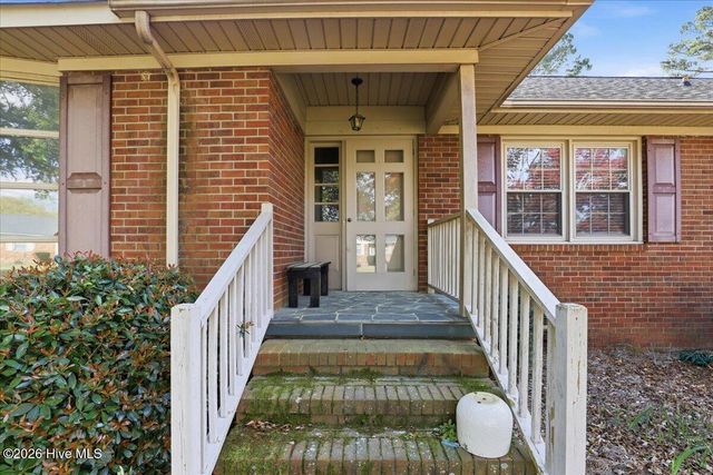 1600 Saint Andrews Place, Kinston, NC 28504