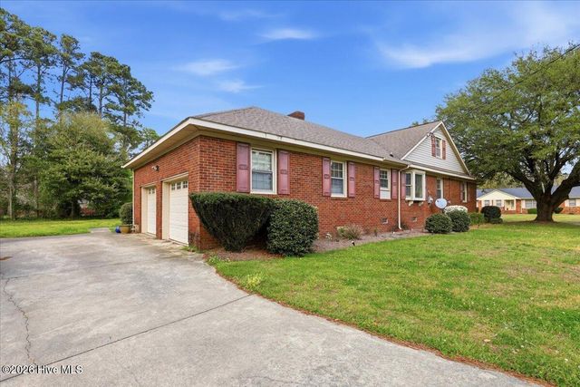 1600 Saint Andrews Place, Kinston, NC 28504