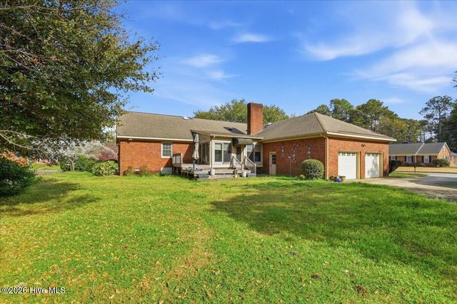 1600 Saint Andrews Place, Kinston, NC 28504