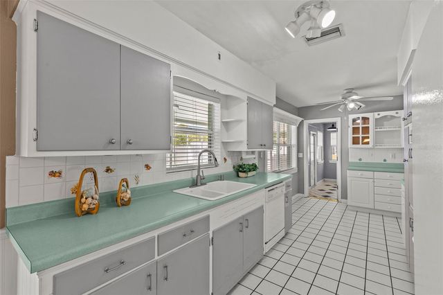 2087 DRUID ROAD E, Clearwater, FL 33764