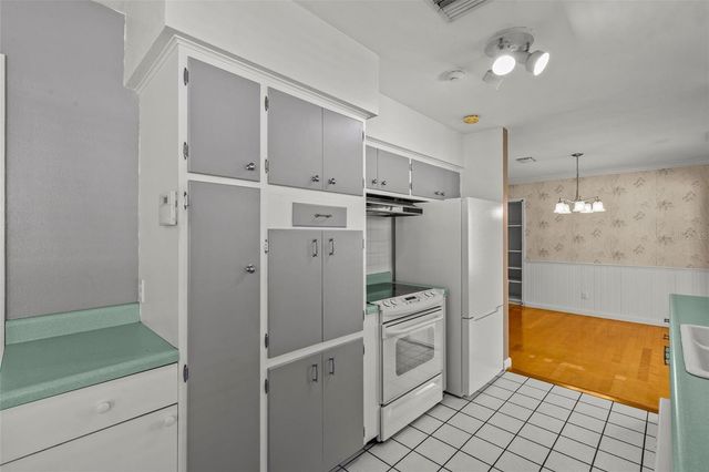 2087 DRUID ROAD E, Clearwater, FL 33764