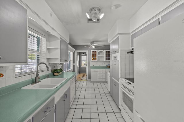2087 DRUID ROAD E, Clearwater, FL 33764