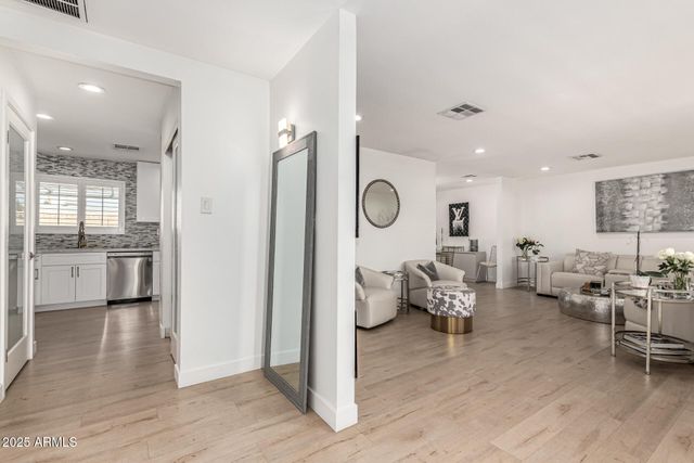 1708 E MCLELLAN Boulevard, Phoenix, AZ 85016