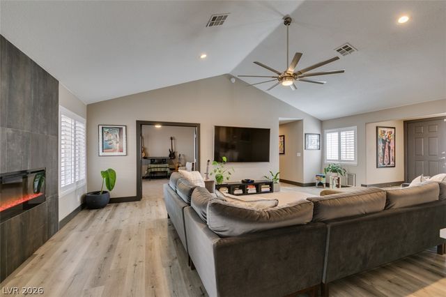 1909 Blackpool Circle, Las Vegas, NV 89128