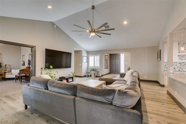1909 Blackpool Circle, Las Vegas, NV 89128