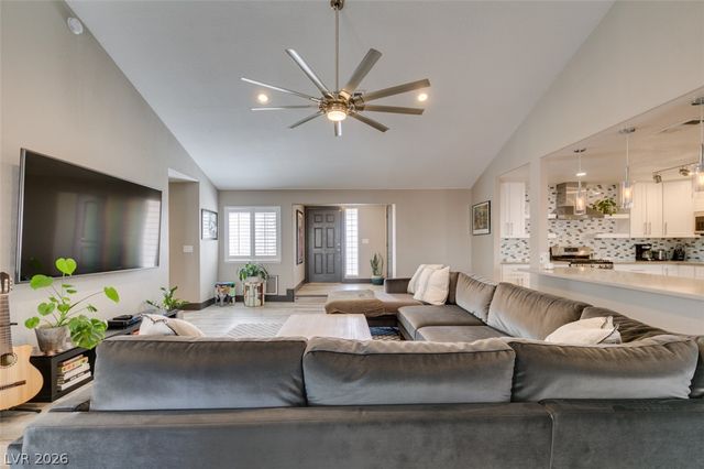 1909 Blackpool Circle, Las Vegas, NV 89128