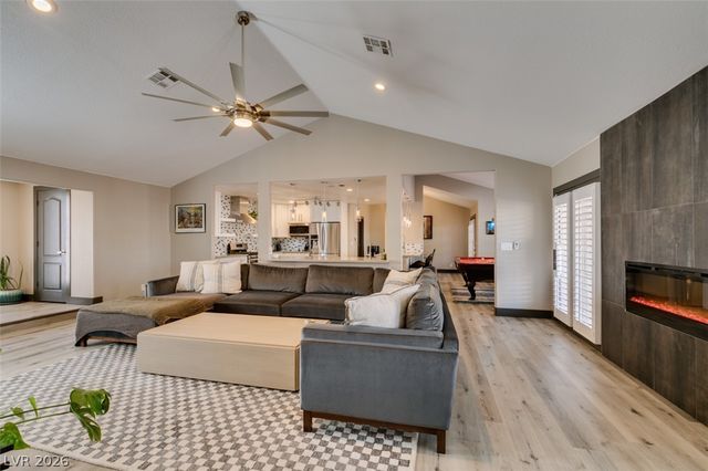 1909 Blackpool Circle, Las Vegas, NV 89128
