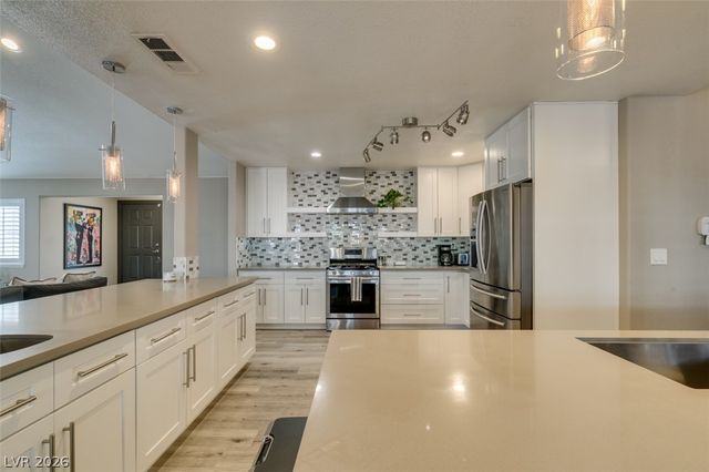 1909 Blackpool Circle, Las Vegas, NV 89128