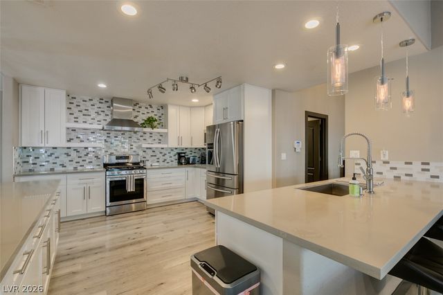 1909 Blackpool Circle, Las Vegas, NV 89128