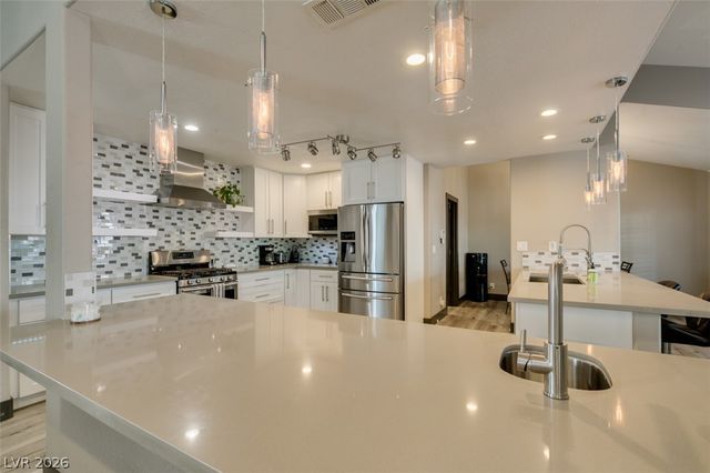 1909 Blackpool Circle, Las Vegas, NV 89128