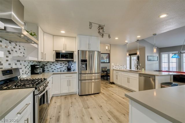 1909 Blackpool Circle, Las Vegas, NV 89128