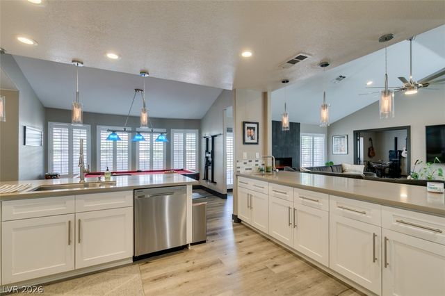 1909 Blackpool Circle, Las Vegas, NV 89128