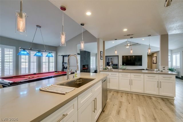 1909 Blackpool Circle, Las Vegas, NV 89128