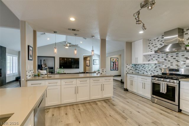 1909 Blackpool Circle, Las Vegas, NV 89128