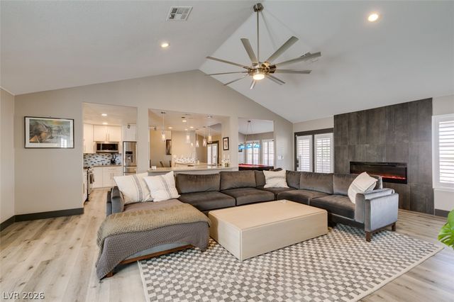 1909 Blackpool Circle, Las Vegas, NV 89128
