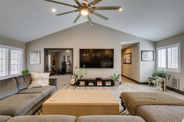1909 Blackpool Circle, Las Vegas, NV 89128