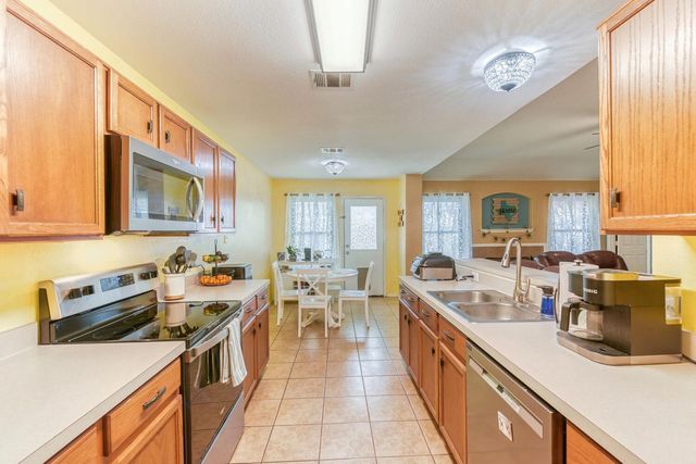 1319 Belmont DR, San Marcos, TX 78666