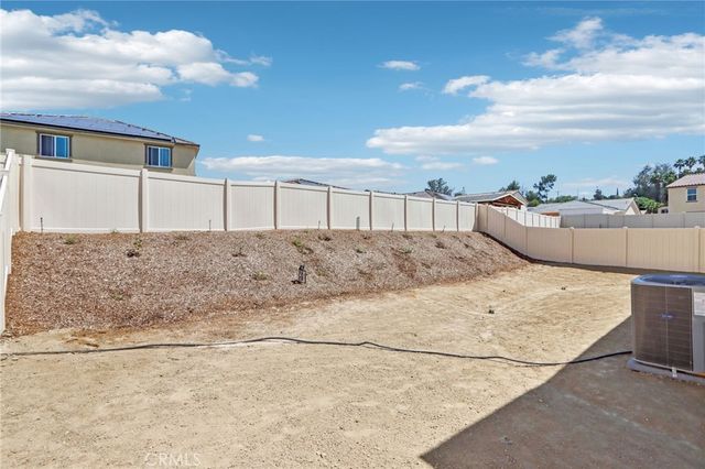 4671 Swan Avenue, Lake Elsinore, CA 92530