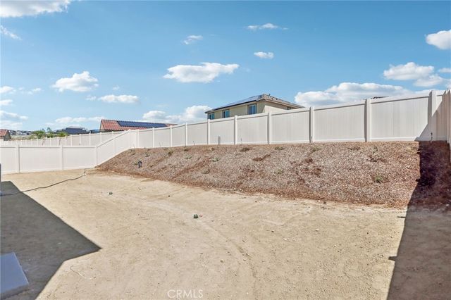 4671 Swan Avenue, Lake Elsinore, CA 92530