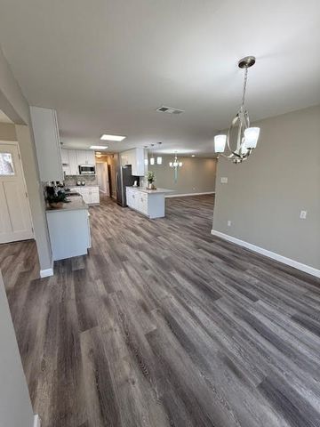 2805 Burlwood Drive, Dalworthington Gardens, TX 76016