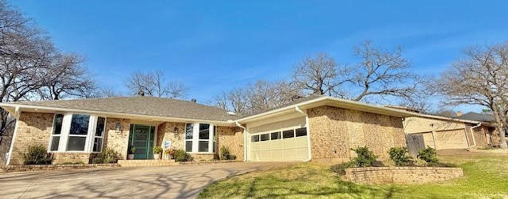 2805 Burlwood Drive, Dalworthington Gardens, TX 76016