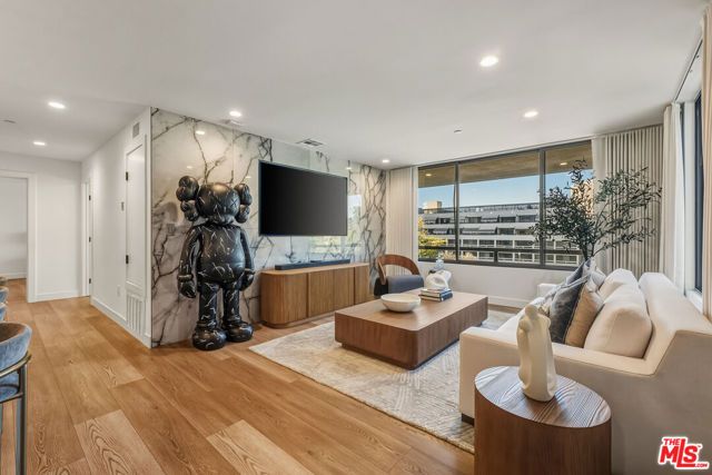 121 S Hope Street 334, Los Angeles, CA 90012