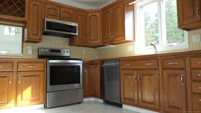 15 Lake Place, Danbury, CT 06810