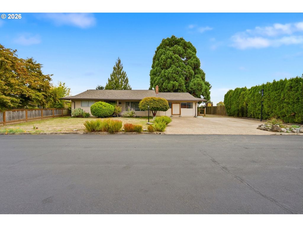 Image 1 of property listing at 9460 Sw BAYOU Dr, Mc Minnville, OR 97128